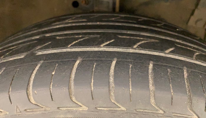 2014 Maruti Swift ZXI, Petrol, Manual, 1,38,222 km, Right Front Tyre Tread