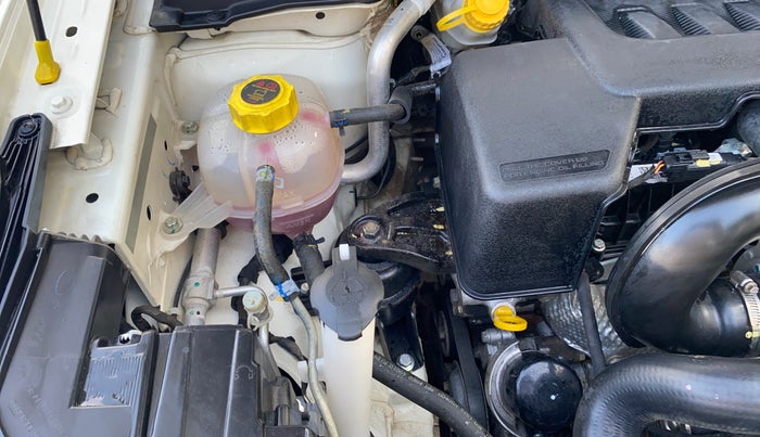 2021 Mahindra XUV300 W8 (O) 1.5 DIESEL, Diesel, Manual, 22,665 km, Engine View - Right