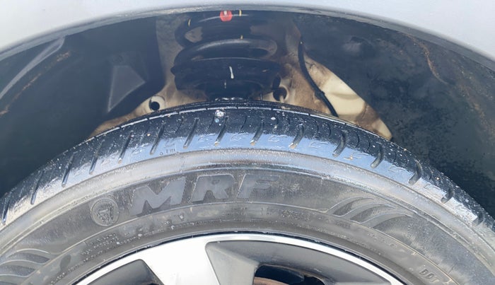 2021 Mahindra XUV300 W8 (O) 1.5 DIESEL, Diesel, Manual, 22,665 km, Right Front Tyre Tread