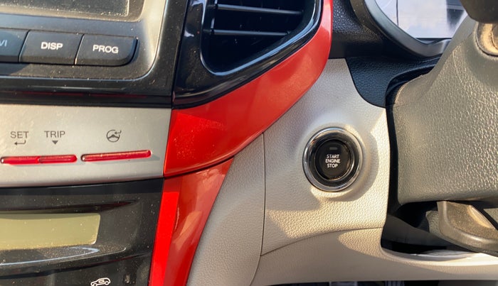 2021 Mahindra XUV300 W8 (O) 1.5 DIESEL, Diesel, Manual, 22,665 km, Keyless Start/ Stop Button