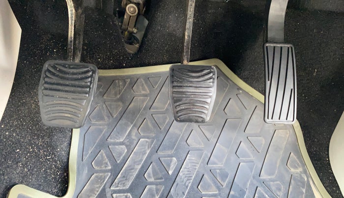 2021 Mahindra XUV300 W8 (O) 1.5 DIESEL, Diesel, Manual, 22,665 km, Pedals