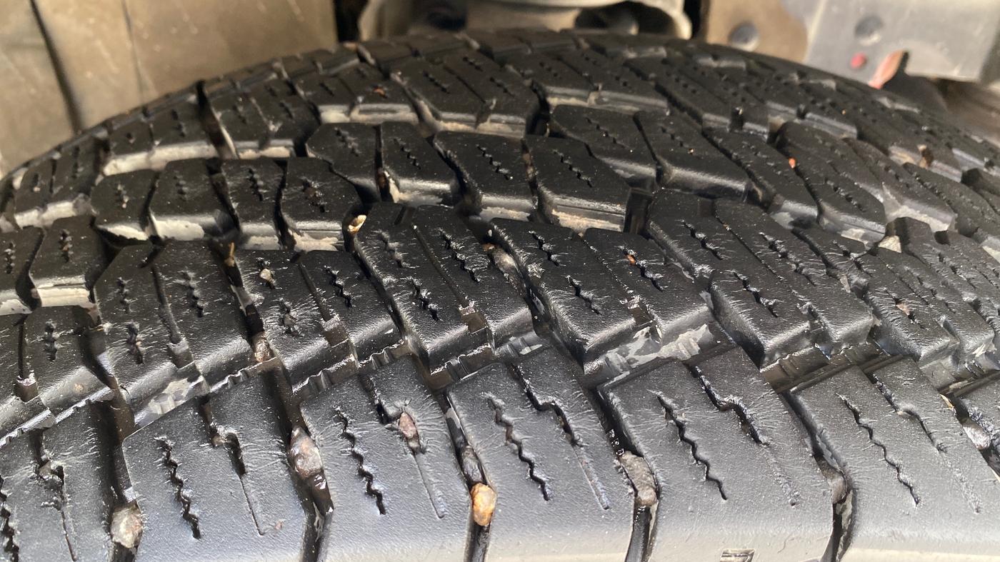 2024 Mahindra Thar LX HT PETROL 4WD MT, Petrol, Manual, 18,457 km, Right Front Tyre Tread
