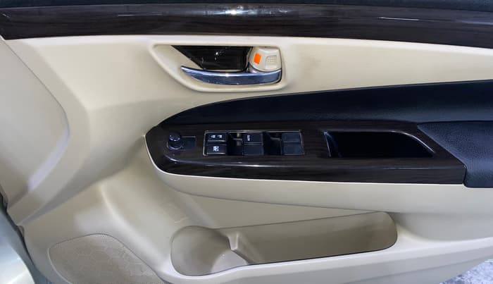 2017 Maruti Ciaz DELTA DIESEL 1.3, Diesel, Manual, 96,465 km, Driver Side Door Panels Control