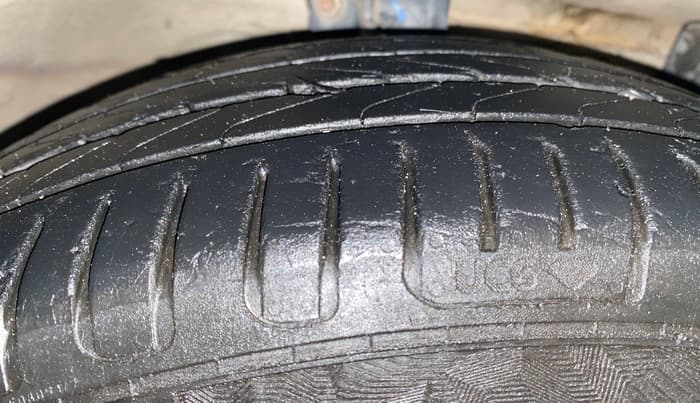 2017 Maruti Ciaz DELTA DIESEL 1.3, Diesel, Manual, 96,465 km, Right Front Tyre Tread