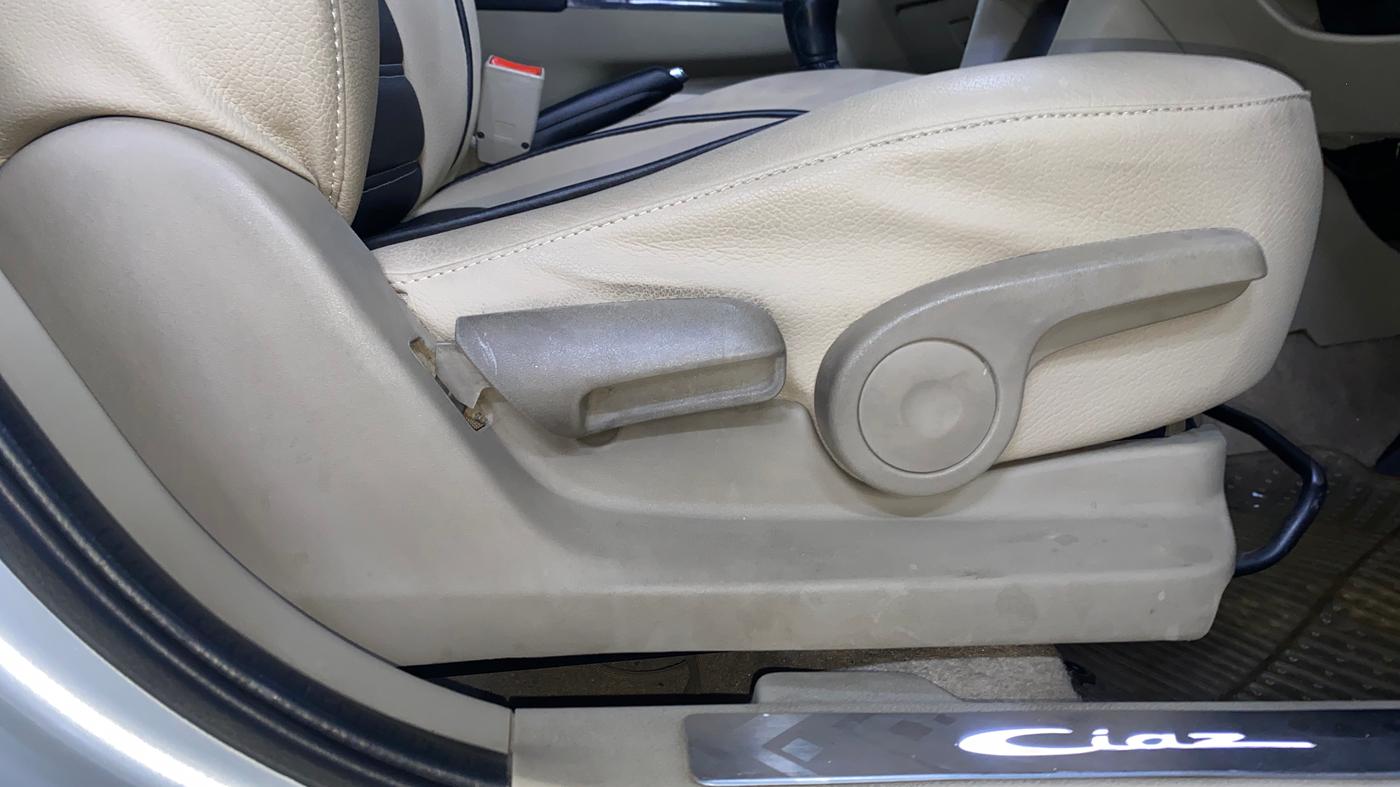 2017 Maruti Ciaz DELTA DIESEL 1.3, Diesel, Manual, 96,465 km, Driver Side Adjustment Panel