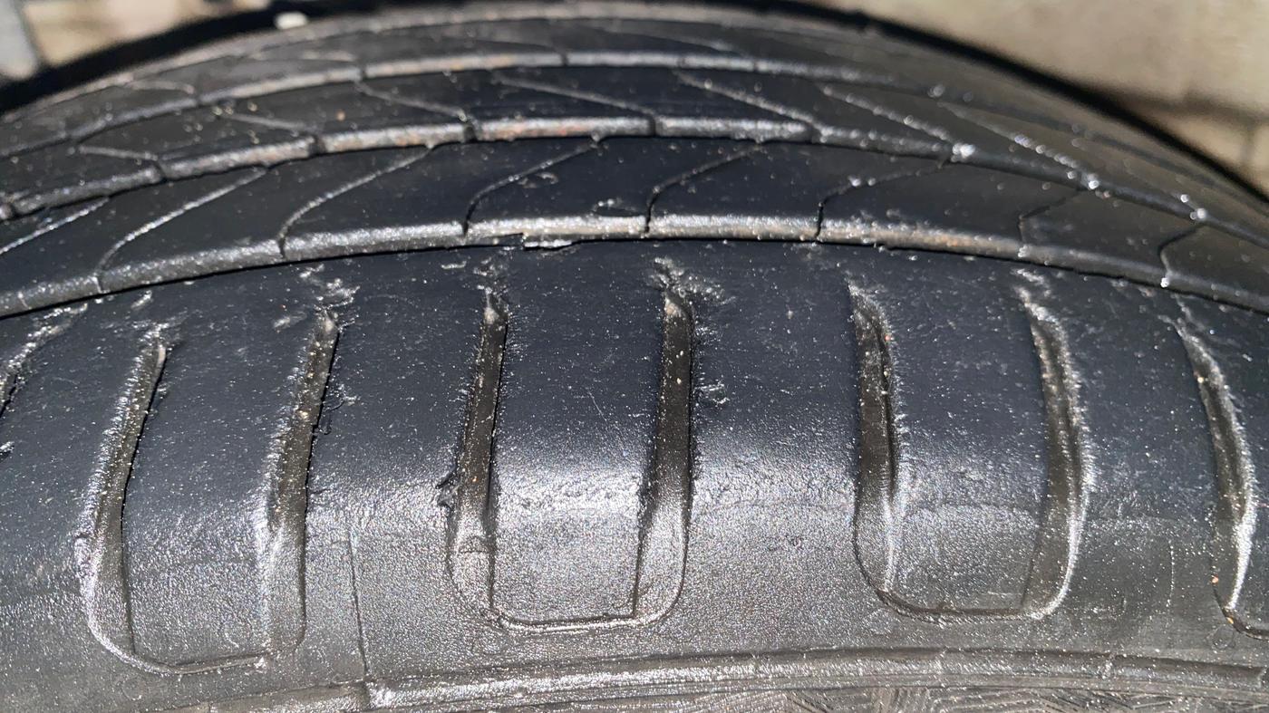 2017 Maruti Ciaz DELTA DIESEL 1.3, Diesel, Manual, 96,465 km, Left Front Tyre Tread