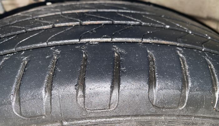 2017 Maruti Ciaz DELTA DIESEL 1.3, Diesel, Manual, 96,465 km, Left Front Tyre Tread