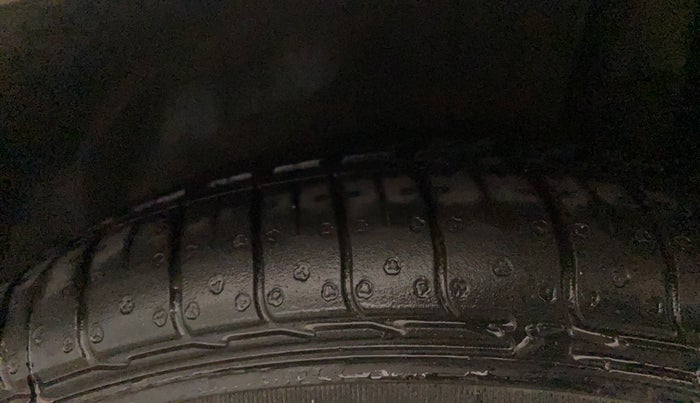 2018 Maruti Ciaz DELTA 1.4 MT PETROL, CNG, Manual, 71,532 km, Left Rear Tyre Tread