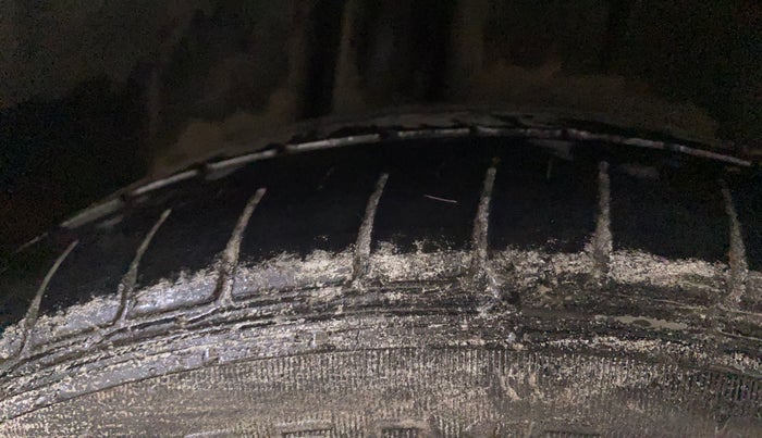 2018 Maruti Ciaz DELTA 1.4 MT PETROL, CNG, Manual, 71,532 km, Right Rear Tyre Tread