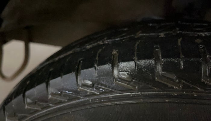 2019 Maruti Eeco 5 STR WITH A/C+HTR, Petrol, Manual, 40,669 km, Left Front Tyre Tread