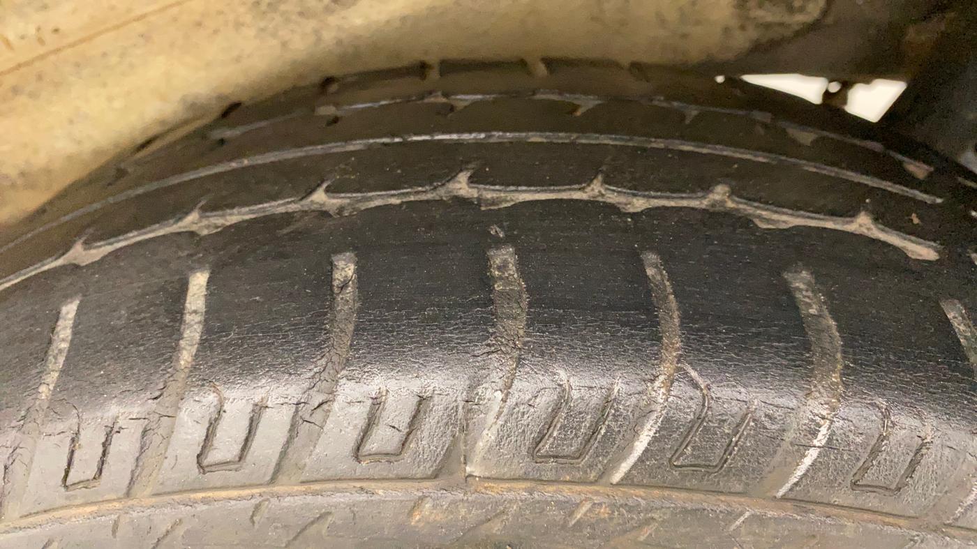 2017 Maruti Wagon R 1.0 VXI AMT, Petrol, Automatic, 24,034 km, Left Rear Tyre Tread