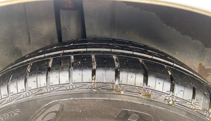 2016 Maruti Ertiga VXI, Petrol, Manual, 28,858 km, Right Rear Tyre Tread