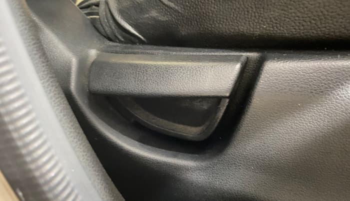2019 Hyundai NEW SANTRO SPORTZ MT, Petrol, Manual, 79,275 km, Driver Side Adjustment Panel