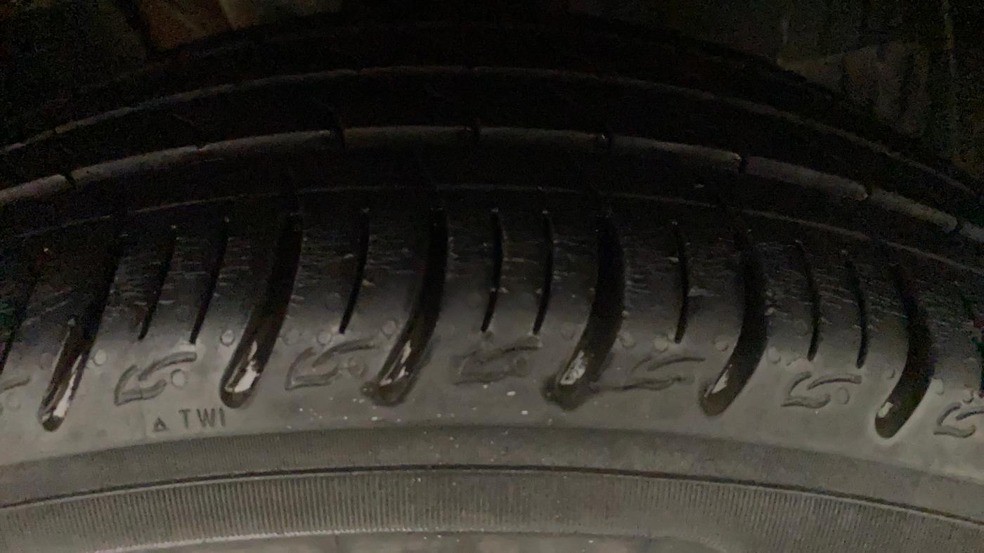 2020 Tata ALTROZ XZ PETROL, Petrol, Manual, 11,831 km, Left Front Tyre Tread