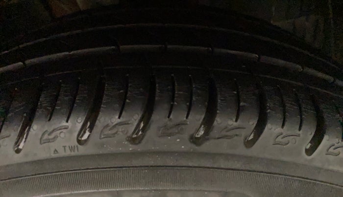 2020 Tata ALTROZ XZ PETROL, Petrol, Manual, 11,831 km, Left Front Tyre Tread