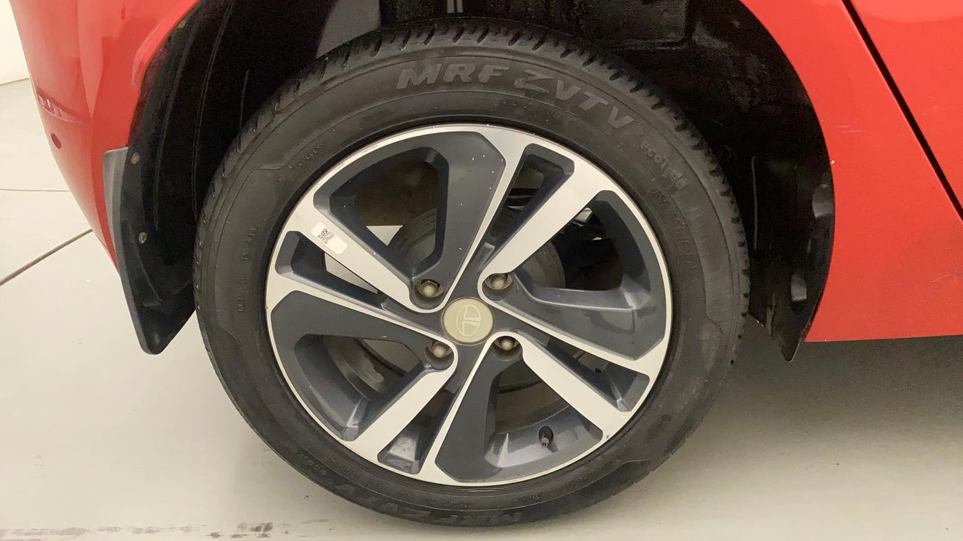 2020 Tata ALTROZ XZ PETROL, Petrol, Manual, 11,831 km, Right Rear Wheel