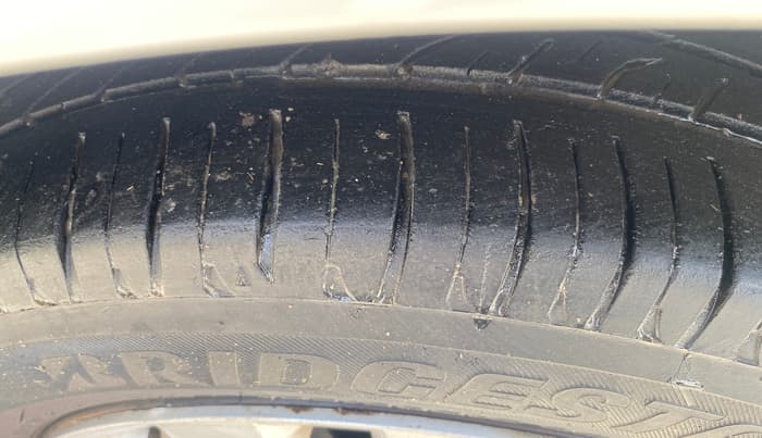 2017 Volkswagen Polo COMFORTLINE 1.2L, Petrol, Manual, 71,890 km, Right Front Tyre Tread