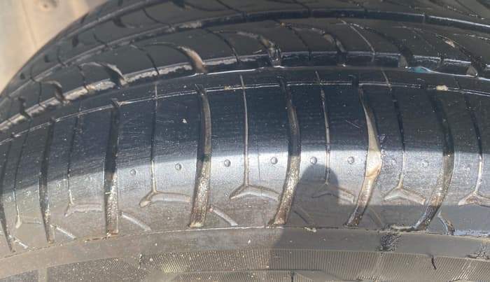 2017 Volkswagen Polo COMFORTLINE 1.2L, Petrol, Manual, 71,890 km, Left Rear Tyre Tread