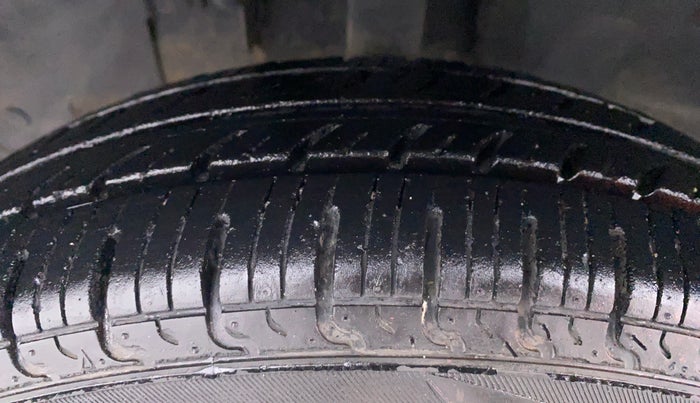 2018 Renault Kwid RXL, Petrol, Manual, 43,598 km, Left Front Tyre Tread