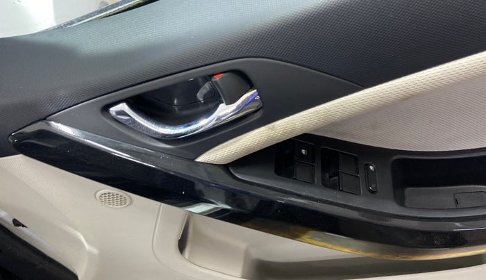 2023 Tata NEXON XZ PLUS PETROL SUNROOF, Petrol, Manual, 7,308 km, Driver Side Door Panels Control