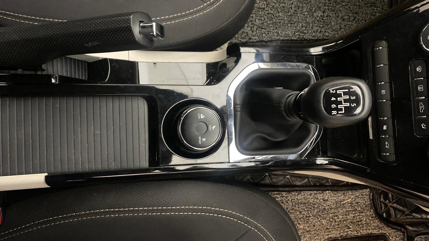 2023 Tata NEXON XZ PLUS PETROL SUNROOF, Petrol, Manual, 17,835 km, Gear Lever