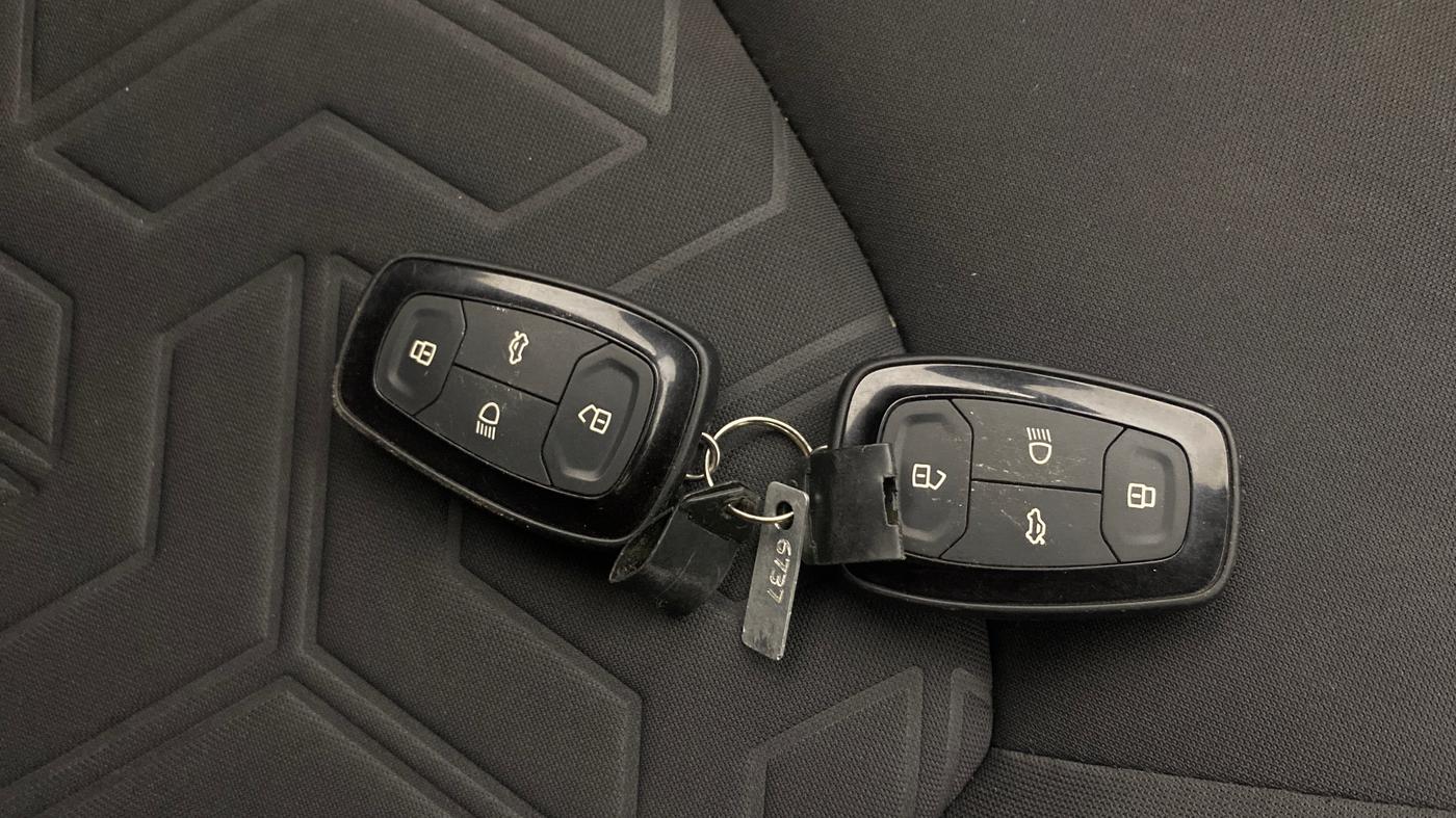 2023 Tata NEXON XZ PLUS PETROL SUNROOF, Petrol, Manual, 17,835 km, Key Close Up