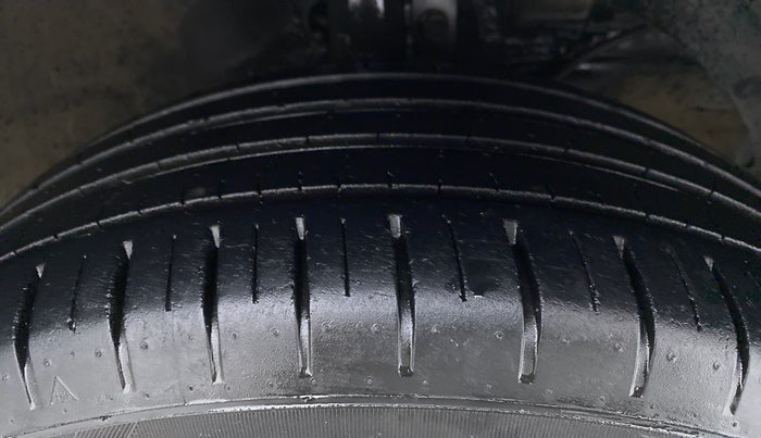 2017 Maruti Baleno ALPHA PETROL 1.2, Petrol, Manual, 49,103 km, Right Front Tyre Tread