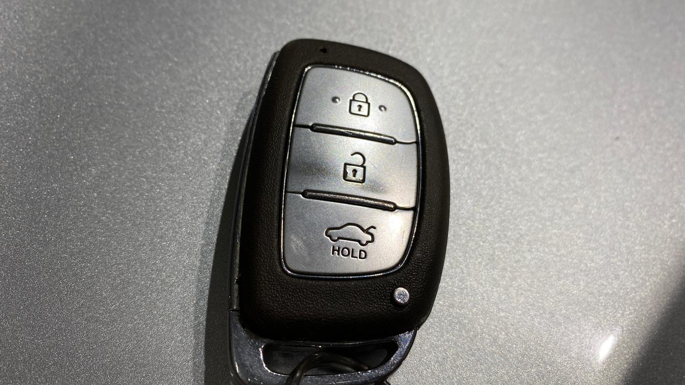 2021 Hyundai AURA SX 1.2, Petrol, Manual, 35,273 km, Key Close Up