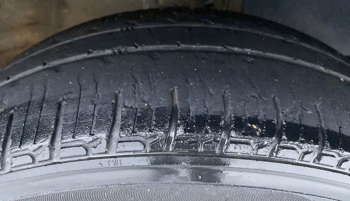 2016 Mahindra Kuv100 K6 6 STR, Petrol, Manual, 22,596 km, Right Front Tyre Tread