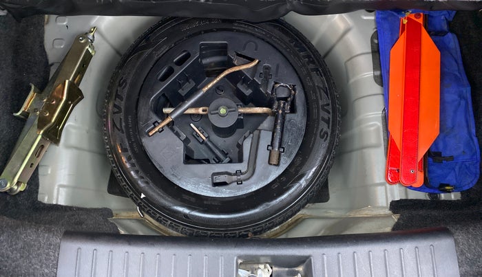 2016 Mahindra Kuv100 K6 6 STR, Petrol, Manual, 22,596 km, Spare Tyre
