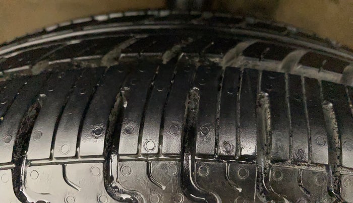 2015 Maruti Wagon R 1.0 VXI, Petrol, Manual, 22,367 km, Left Front Tyre Tread