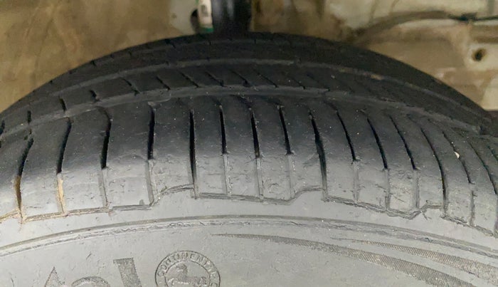 2018 Maruti Swift VXI AMT, Petrol, Automatic, 48,274 km, Right Front Tyre Tread