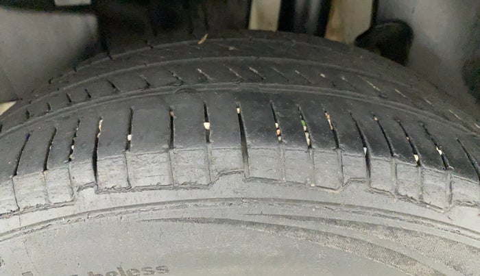 2018 Maruti Swift VXI AMT, Petrol, Automatic, 48,274 km, Left Rear Tyre Tread