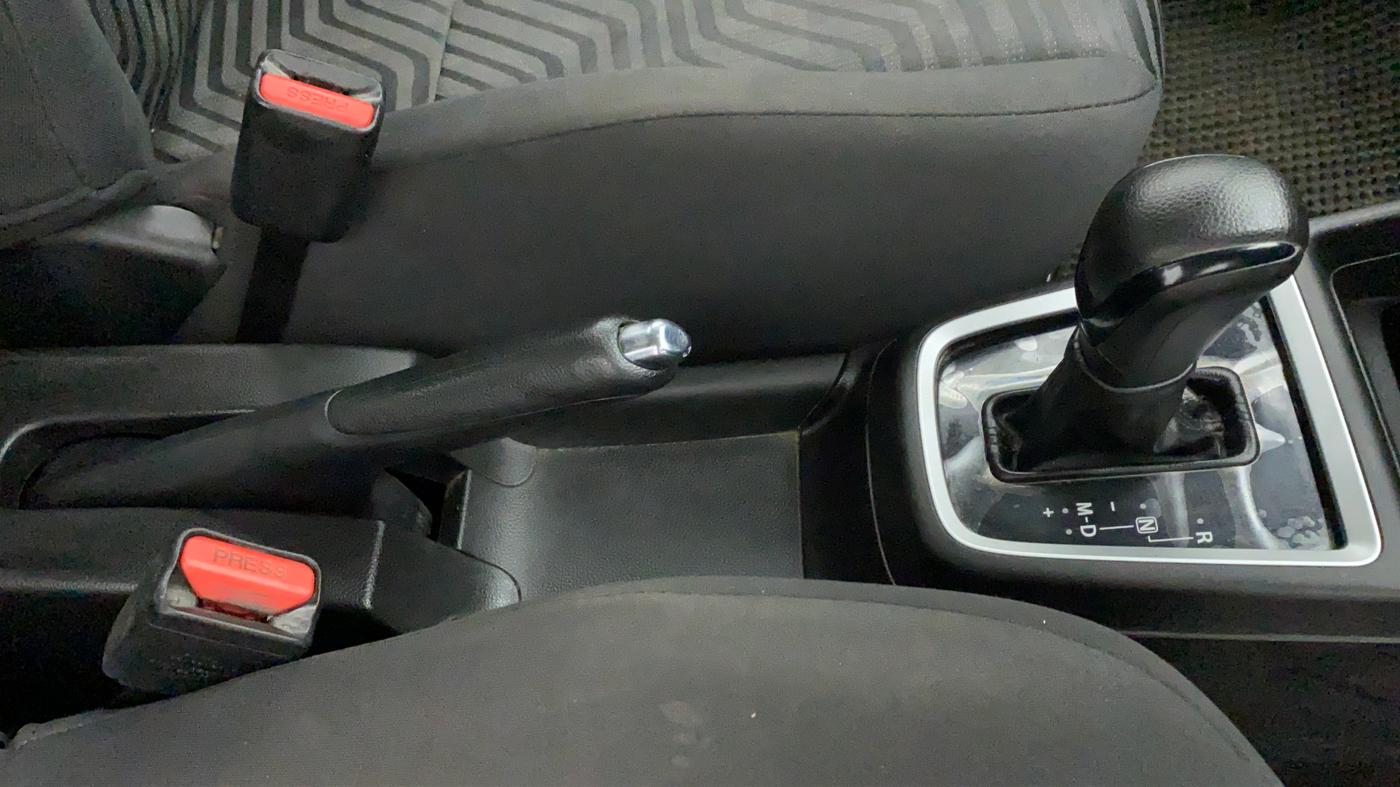 2018 Maruti Swift VXI AMT, Petrol, Automatic, 48,274 km, Gear Lever