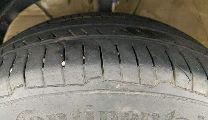 2018 Maruti Swift VXI AMT, Petrol, Automatic, 48,274 km, Left Front Tyre Tread