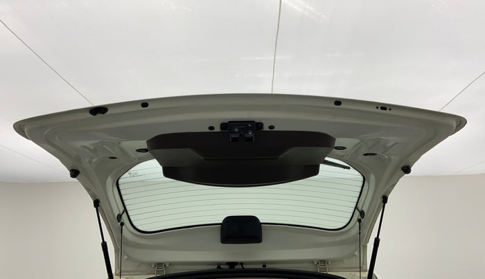 2016 Renault Duster RXL PETROL 104, Petrol, Manual, 45,641 km, Boot Door Open