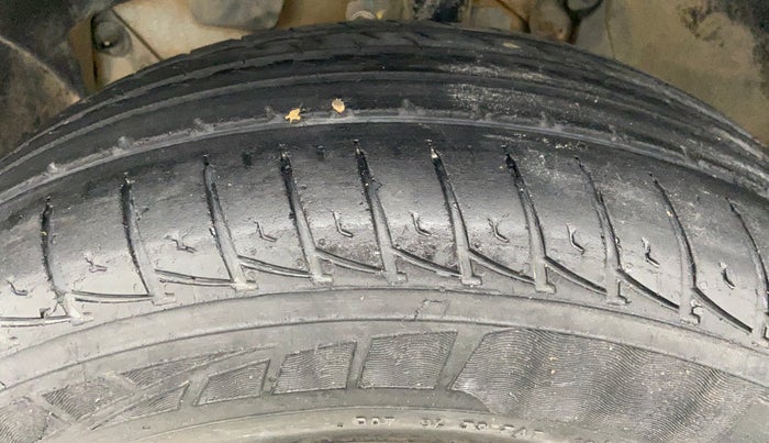 2016 Renault Duster RXL PETROL 104, Petrol, Manual, 45,641 km, Left Front Tyre Tread