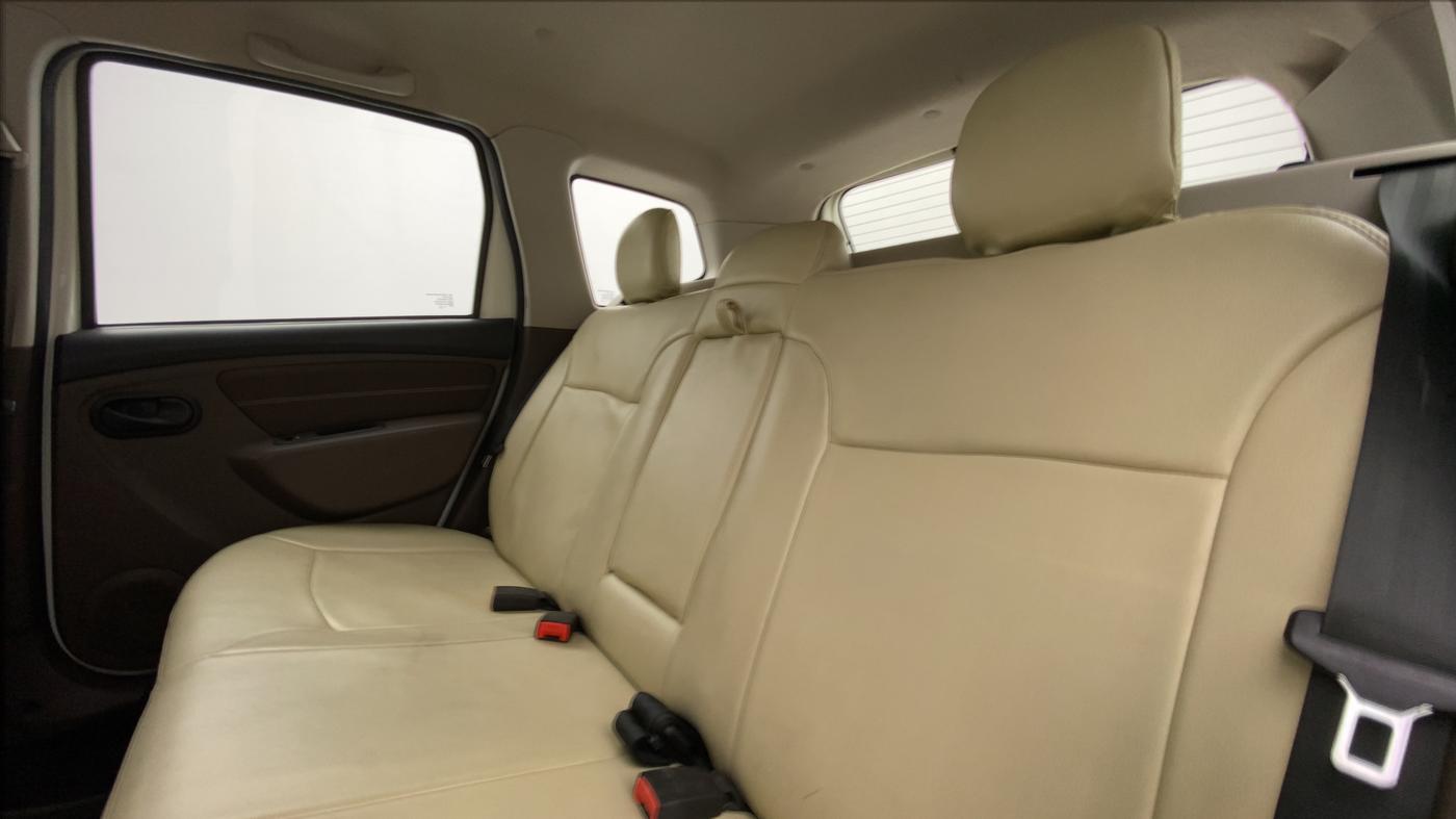2016 Renault Duster RXL PETROL 104, Petrol, Manual, 45,641 km, Right Side Rear Door Cabin