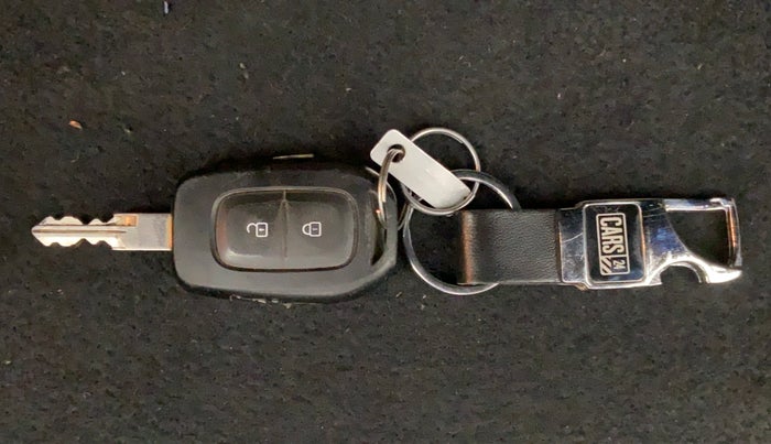 2016 Renault Duster RXL PETROL 104, Petrol, Manual, 45,641 km, Key Close Up