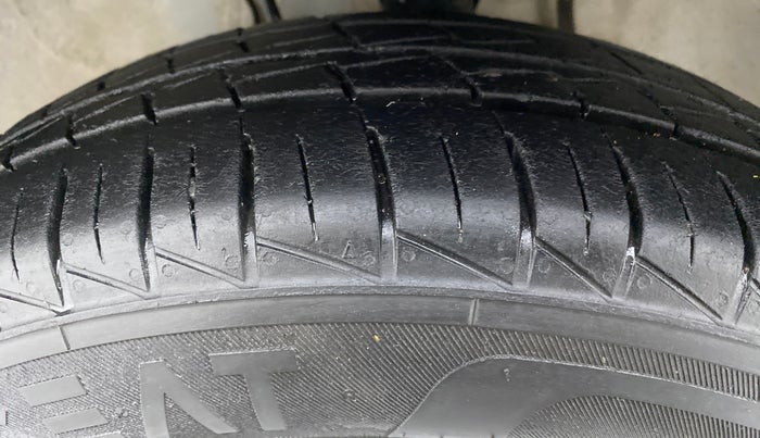 2021 Maruti Alto LXI, Petrol, Manual, 20,870 km, Left Front Tyre Tread