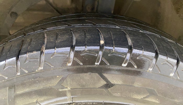 2021 Maruti Ertiga VXI AT SHVS, Petrol, Automatic, 1,37,334 km, Left Front Tyre Tread