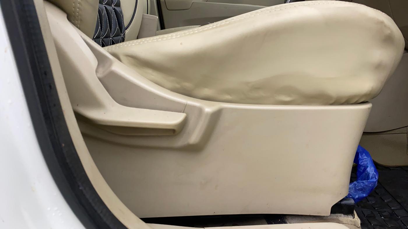2021 Maruti Ertiga VXI AT SHVS, Petrol, Automatic, 1,37,349 km, Driver Side Adjustment Panel