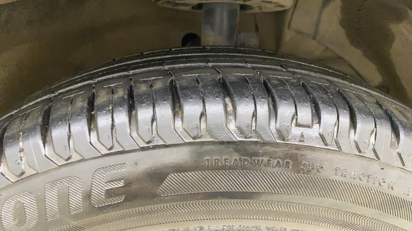 2021 Maruti Ertiga VXI AT SHVS, Petrol, Automatic, 1,37,349 km, Right Front Tyre Tread