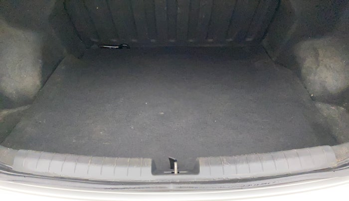2017 Hyundai Xcent SX 1.2, Petrol, Manual, 92,097 km, Boot Inside