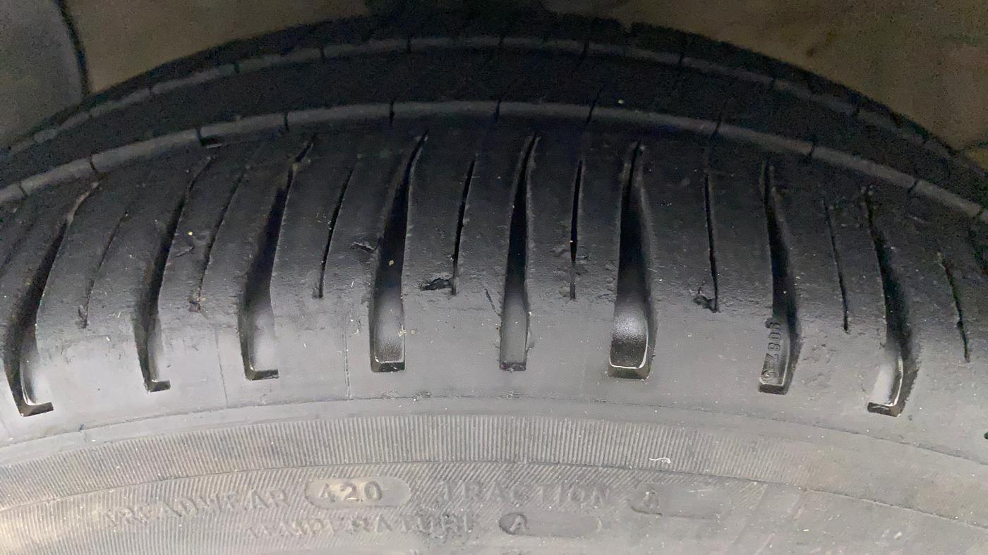 2017 Hyundai Xcent SX 1.2, Petrol, Manual, 92,097 km, Left Front Tyre Tread