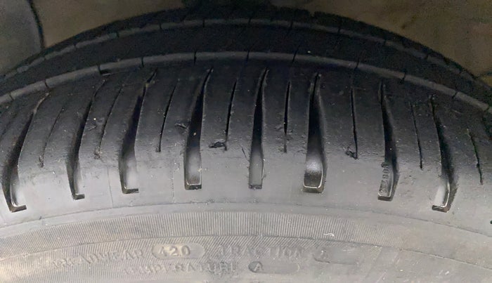 2017 Hyundai Xcent SX 1.2, Petrol, Manual, 92,097 km, Left Front Tyre Tread