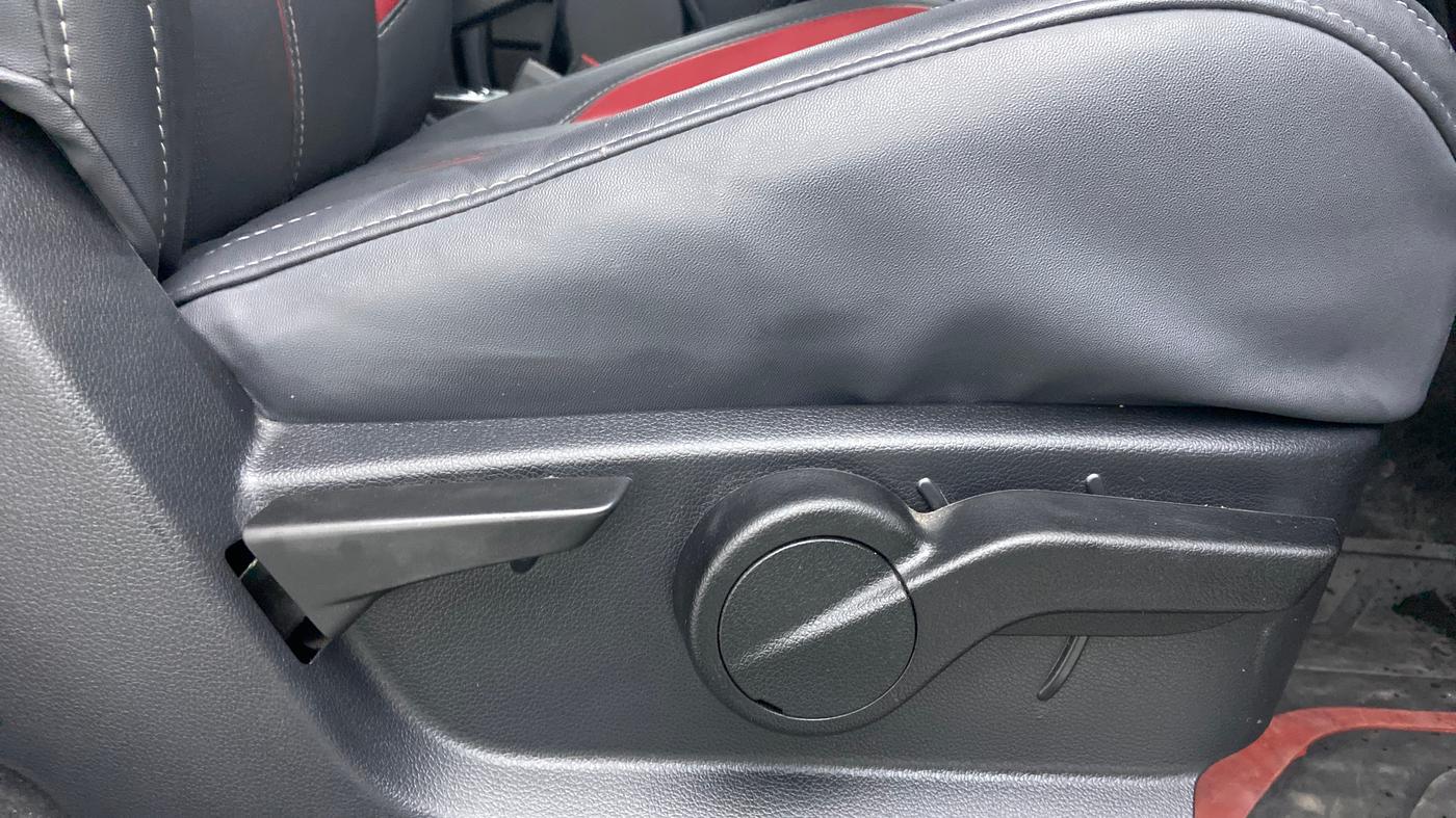2021 Mahindra Thar LX PETROL HT 4WD AT, Petrol, Automatic, 20,002 km, Driver Side Adjustment Panel