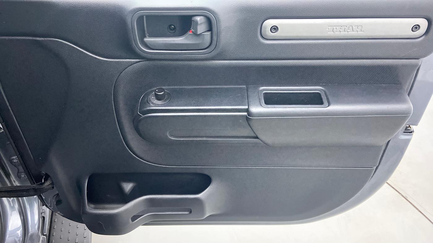 2021 Mahindra Thar LX PETROL HT 4WD AT, Petrol, Automatic, 20,002 km, Driver Side Door Panels Control