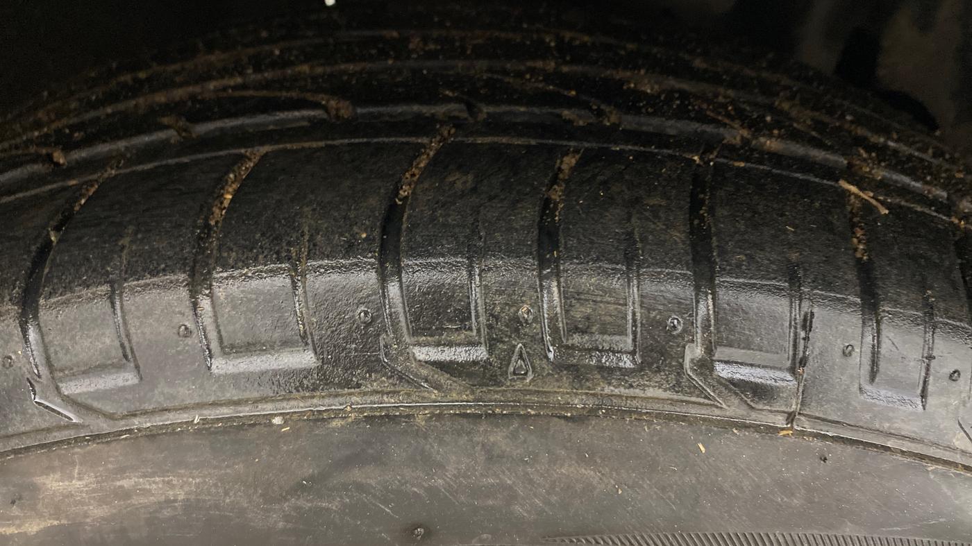 2018 Mahindra MARAZZO M8 7 STR, Diesel, Manual, 1,16,231 km, Right Front Tyre Tread