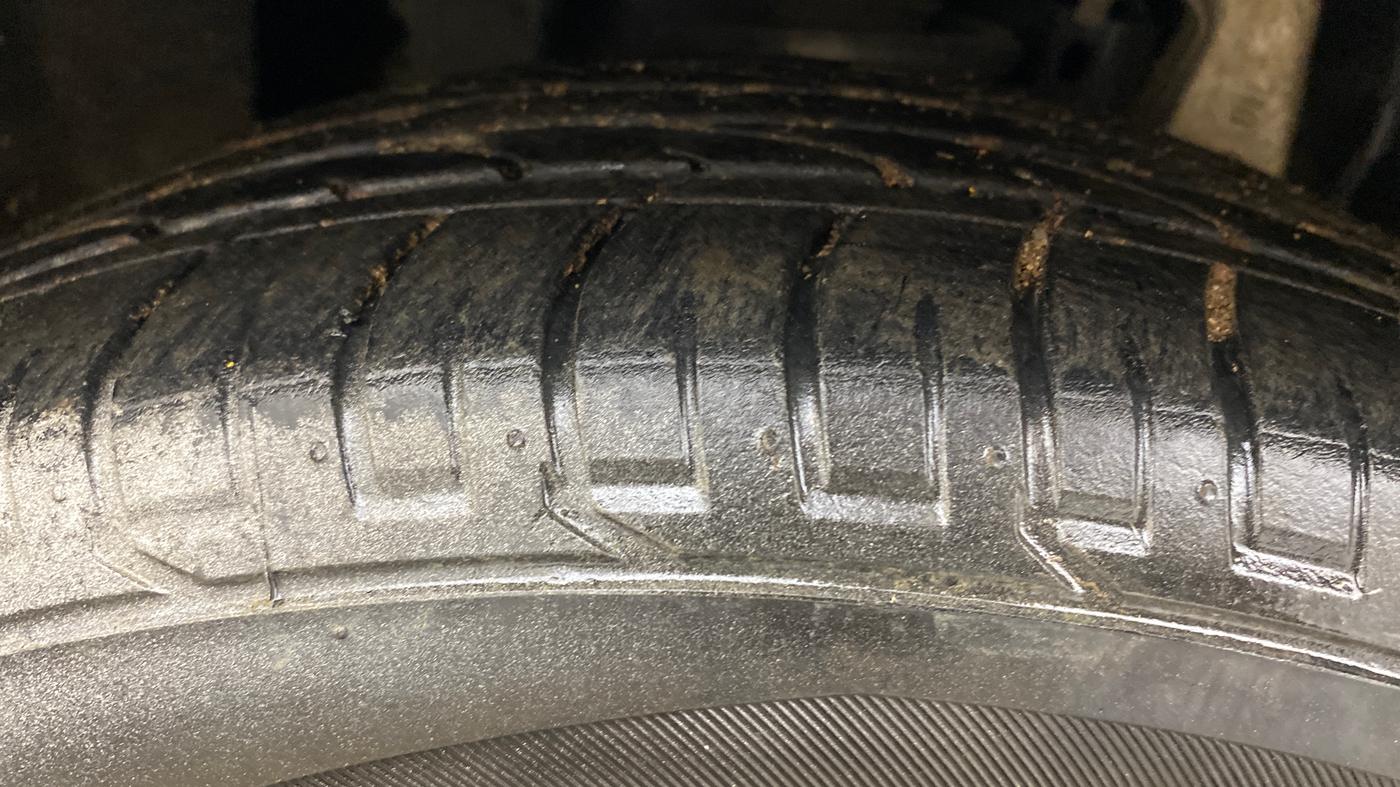 2018 Mahindra MARAZZO M8 7 STR, Diesel, Manual, 1,16,231 km, Left Front Tyre Tread